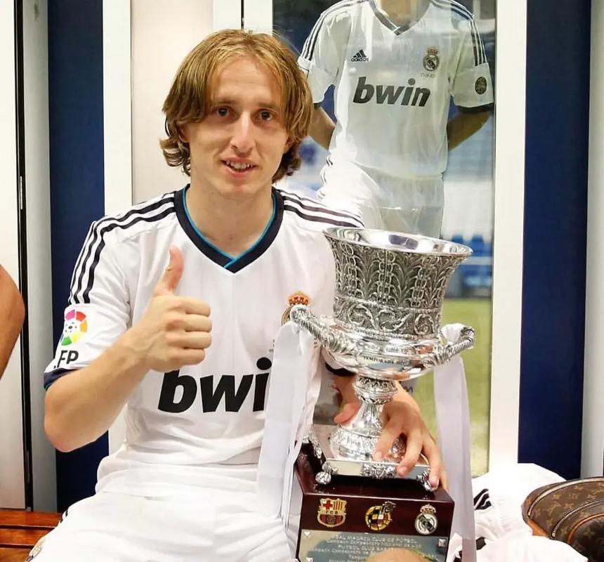 拜仁官方：后卫博埃因病缺席与斯图加特的比赛